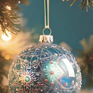 CUSTOM SEASONAL DECORATIONS